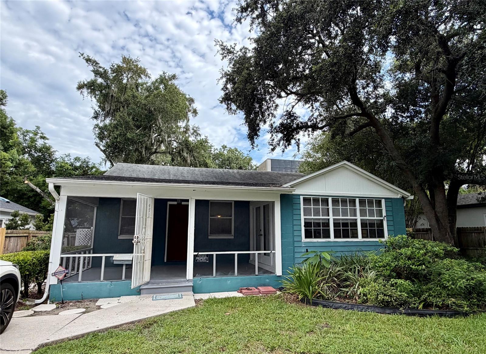 471 HOLT AVE