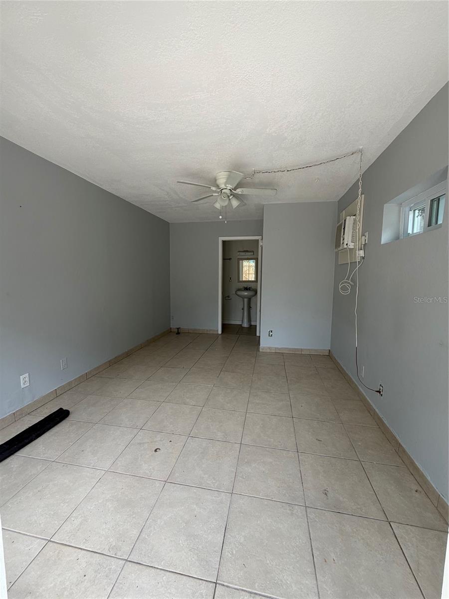 471 Holt Ave Property Photo 4