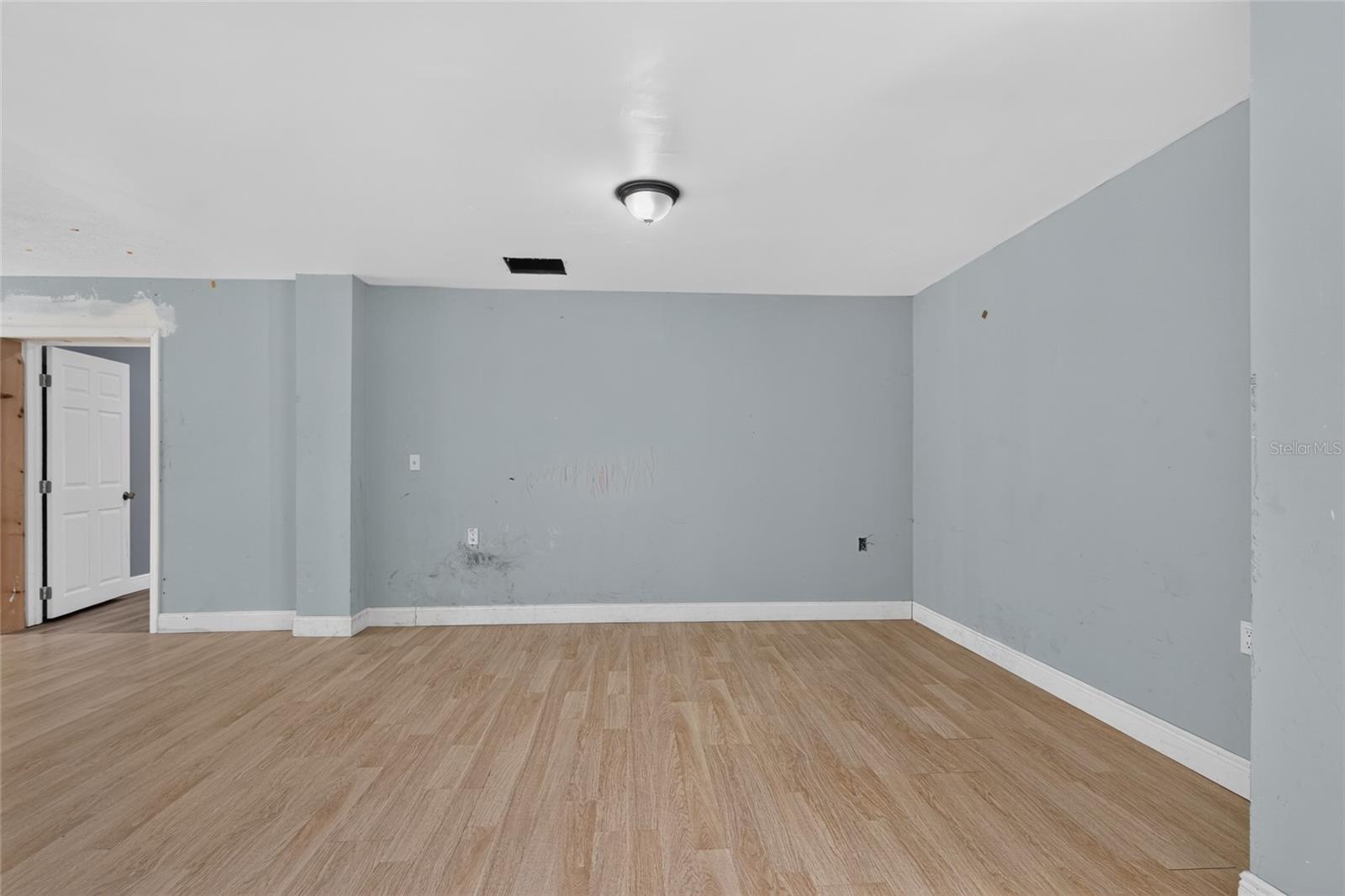 1220 Howell Branch Rd Property Photo 8