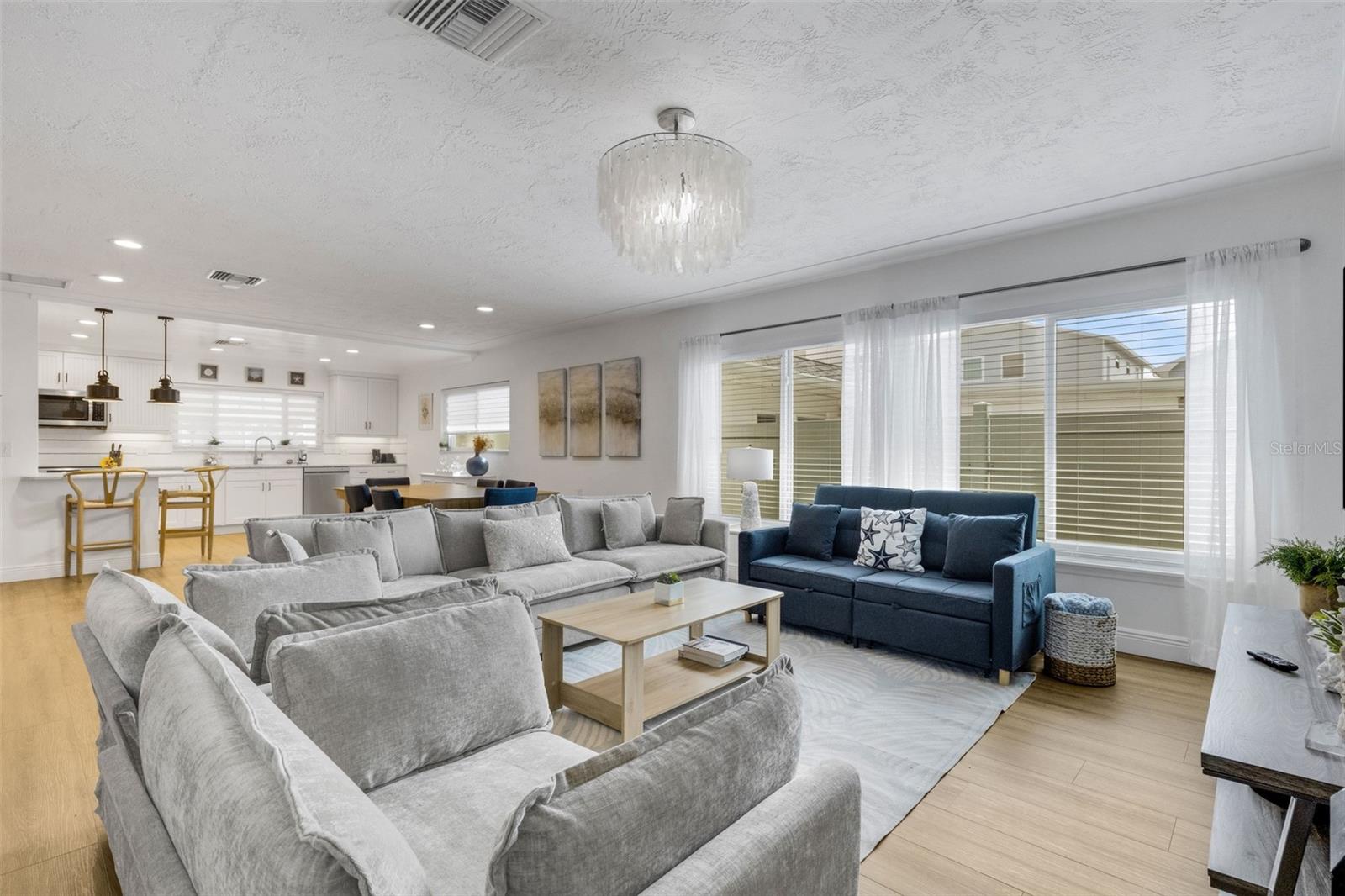 18317 Sunset Blvd Property Photo 8