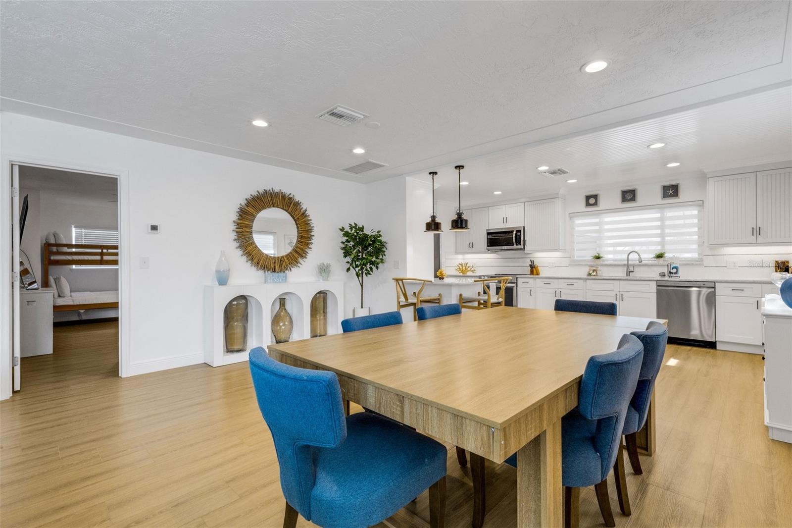 18317 Sunset Blvd Property Photo 12