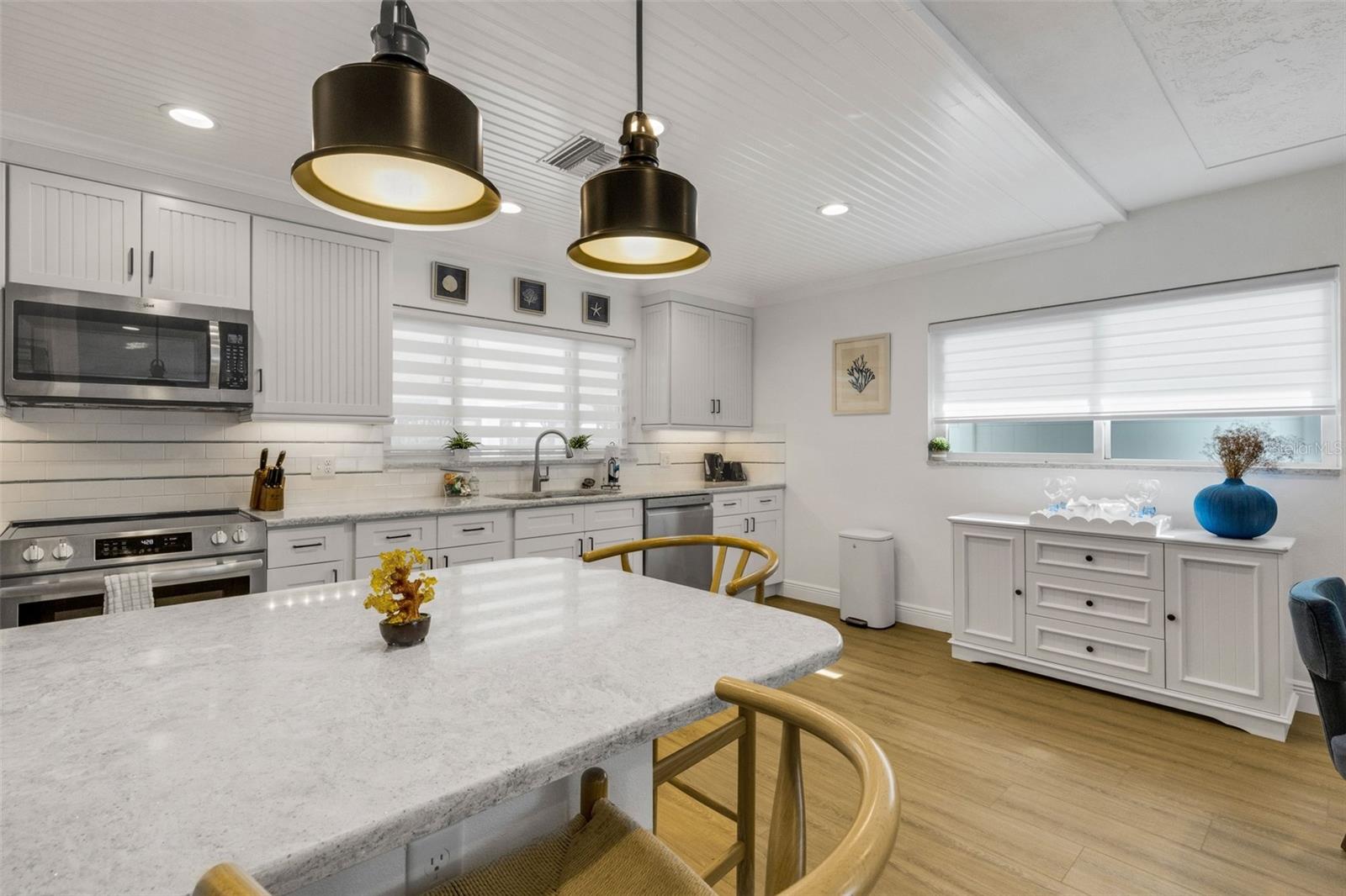 18317 Sunset Blvd Property Photo 16