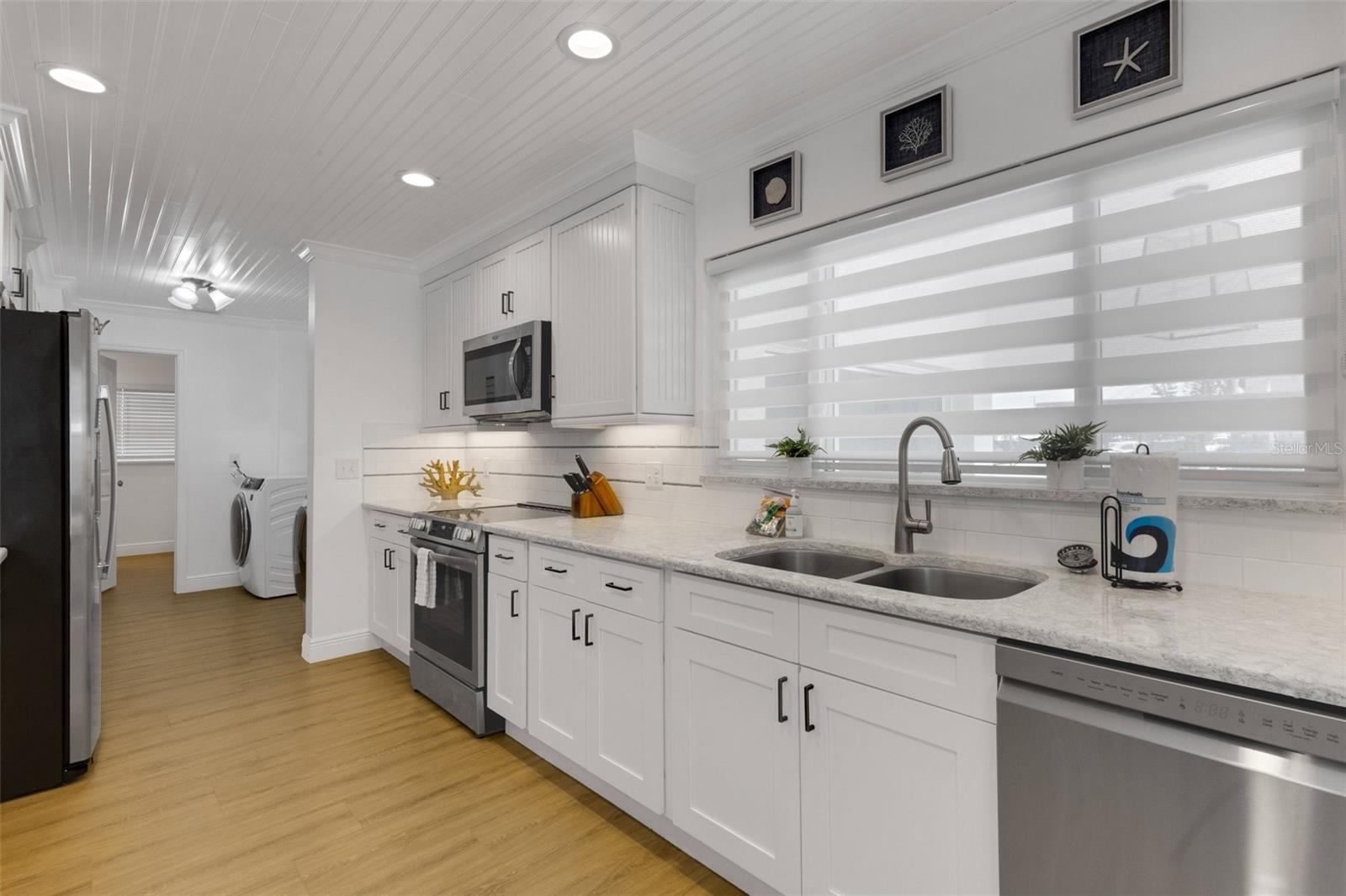 18317 Sunset Blvd Property Photo 17