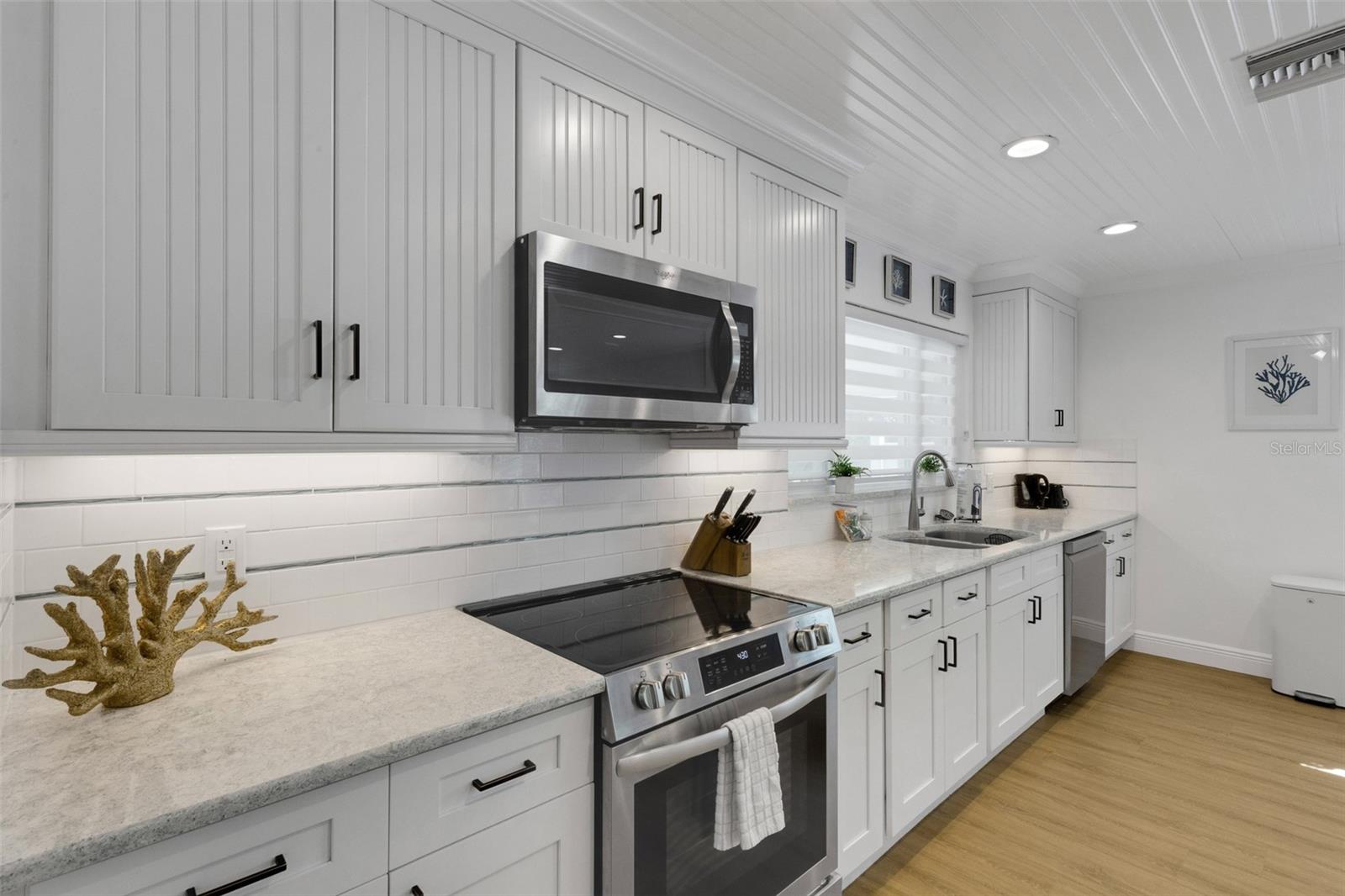 18317 Sunset Blvd Property Photo 22