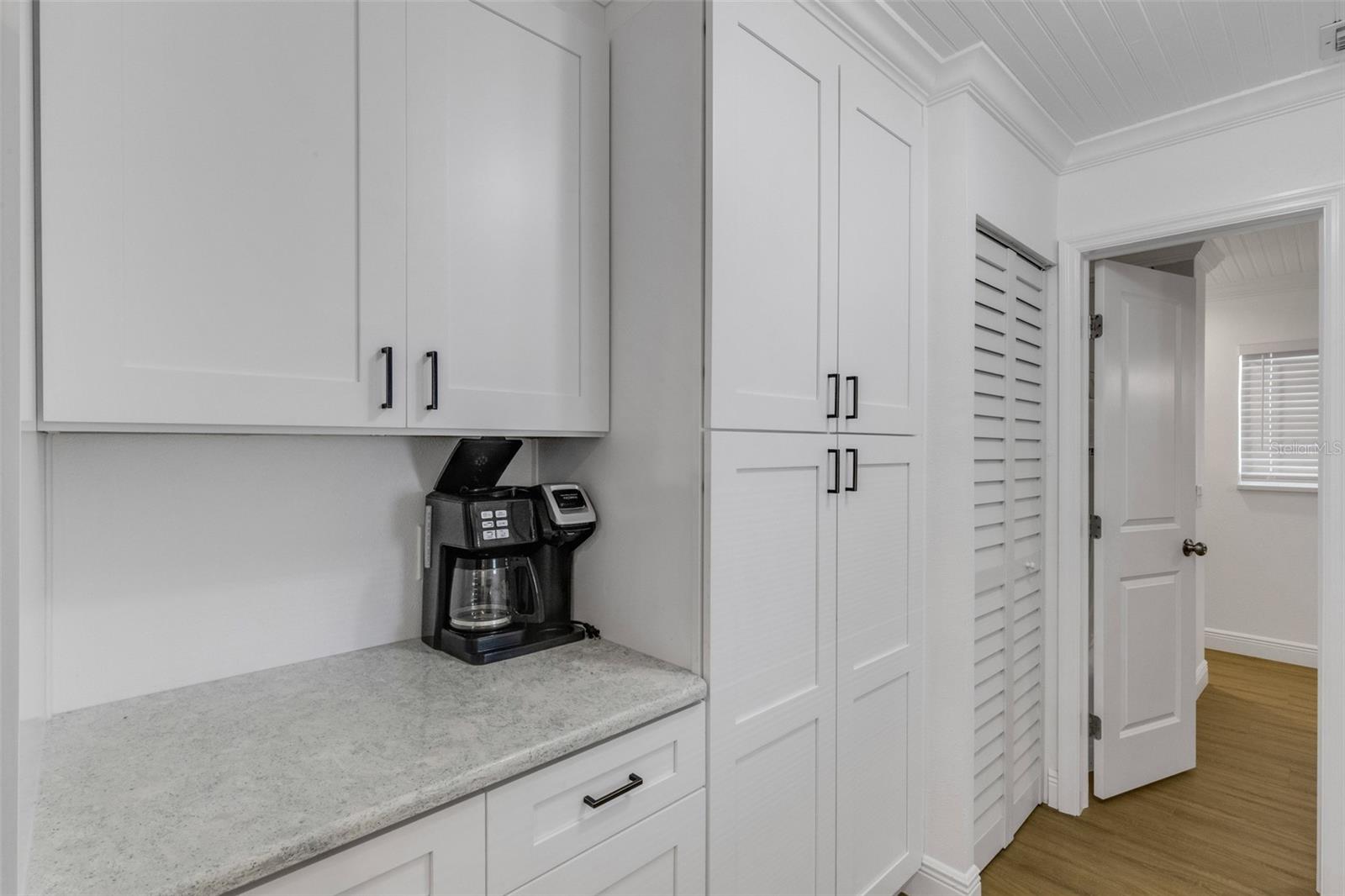18317 Sunset Blvd Property Photo 23
