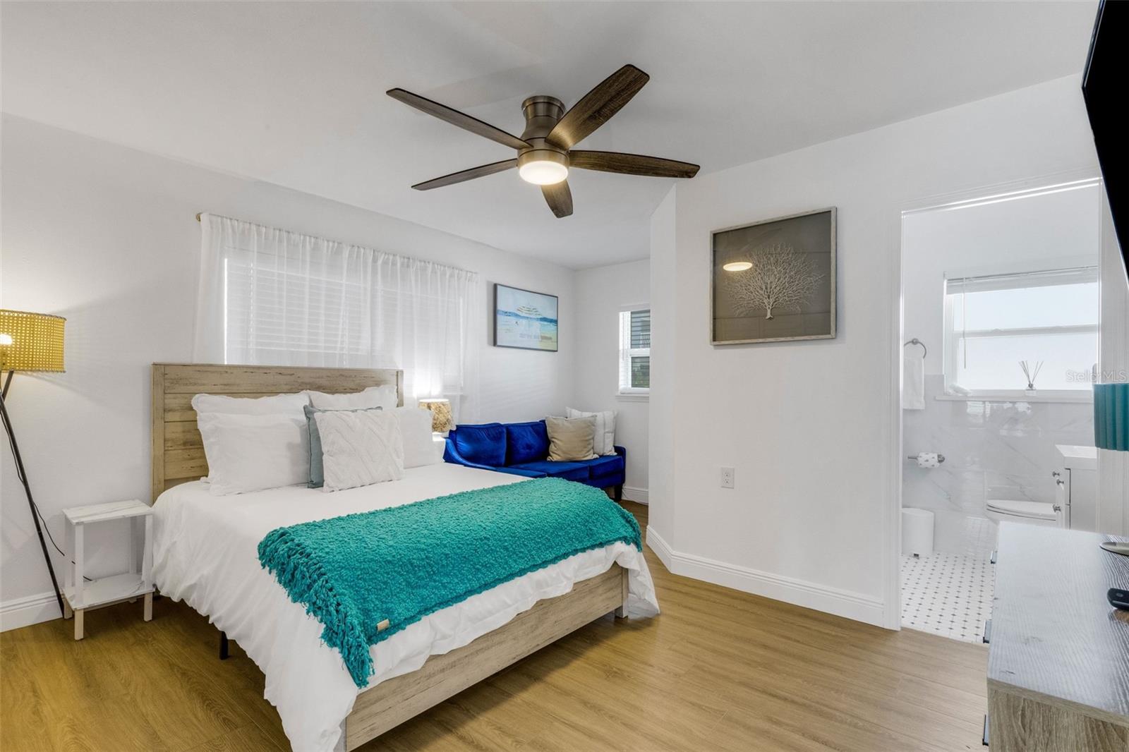 18317 Sunset Blvd Property Photo 27