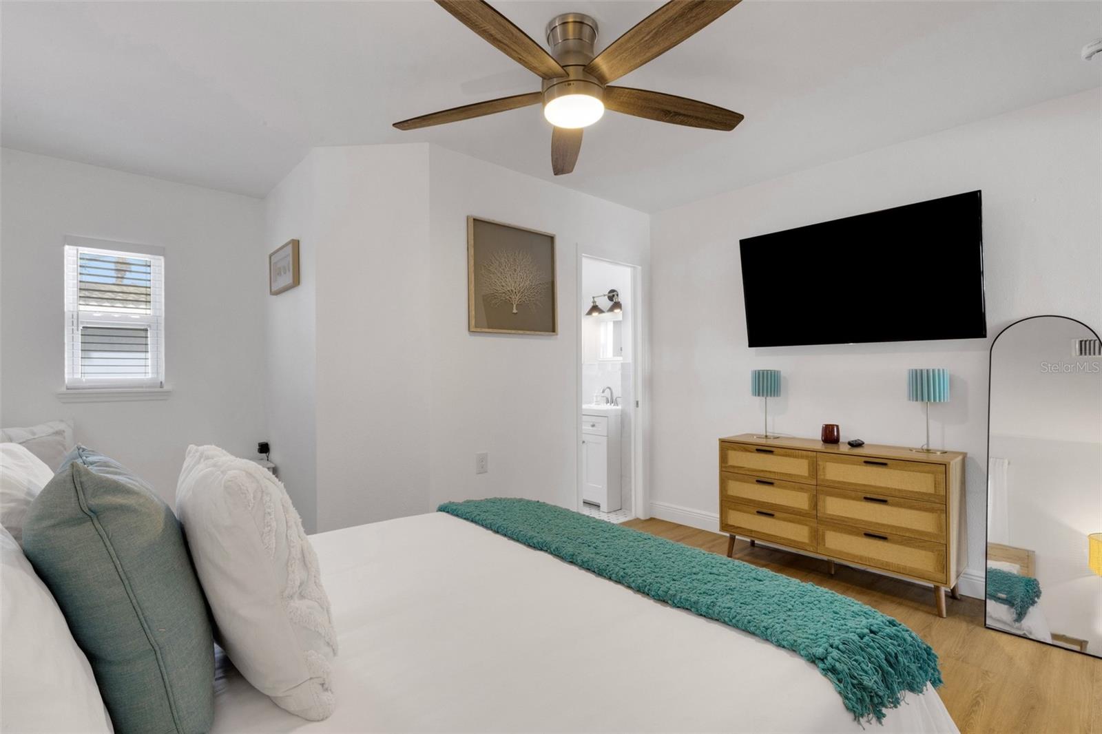 18317 Sunset Blvd Property Photo 29