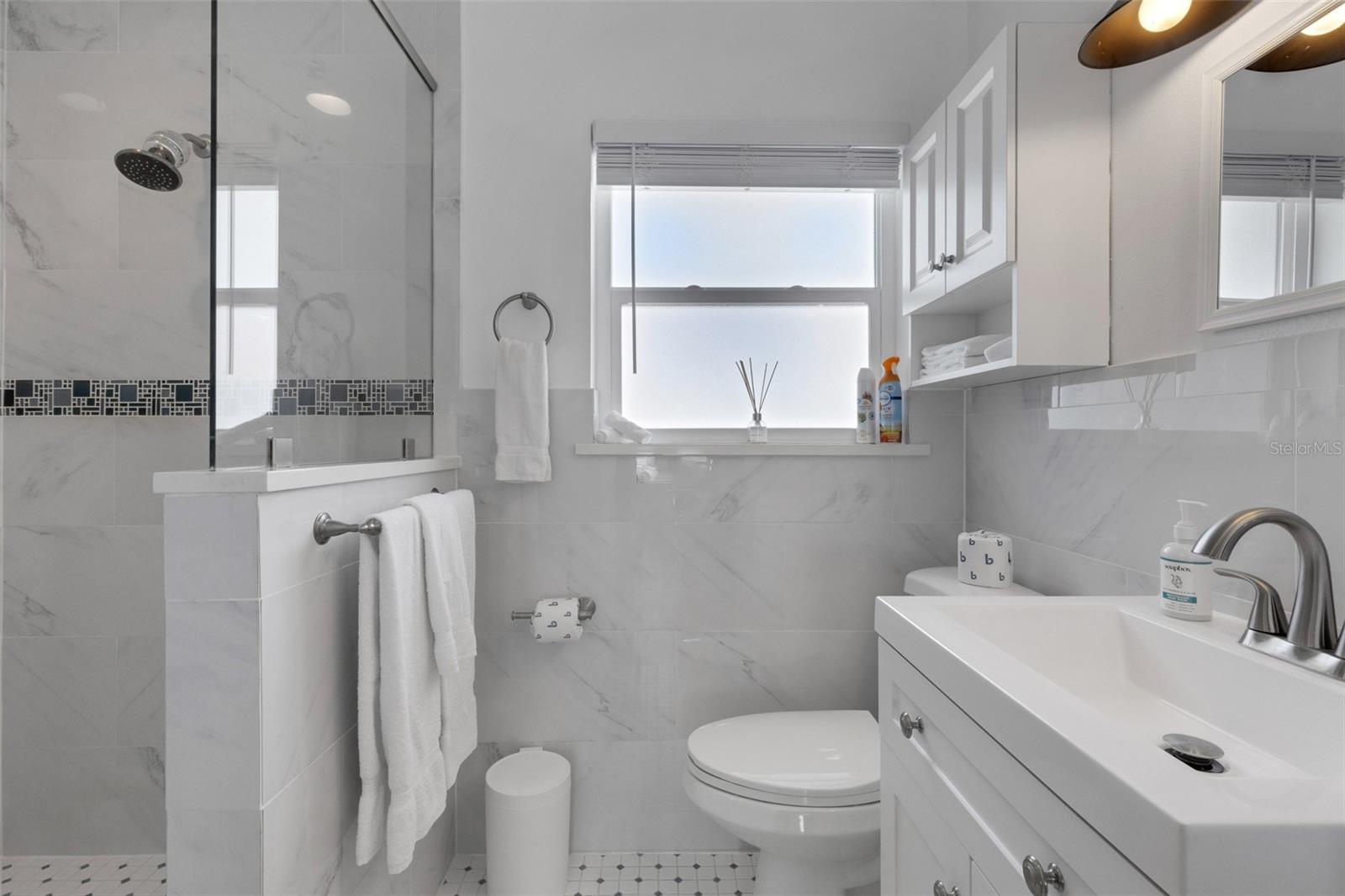 18317 Sunset Blvd Property Photo 32