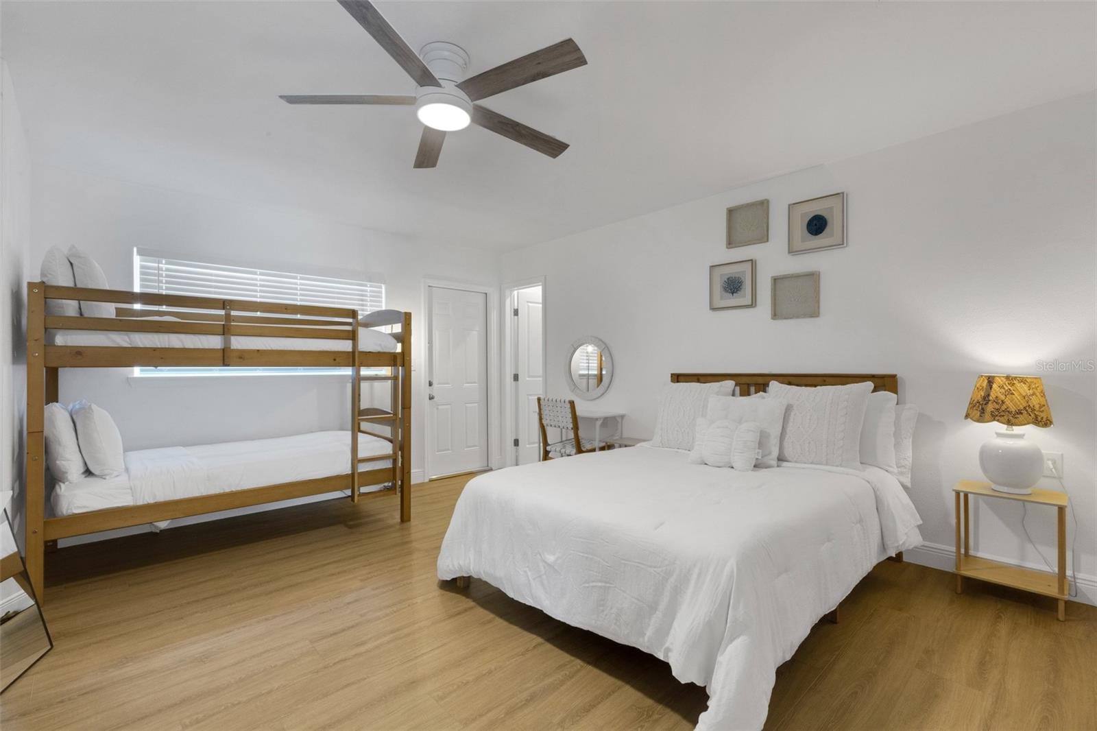 18317 Sunset Blvd Property Photo 35