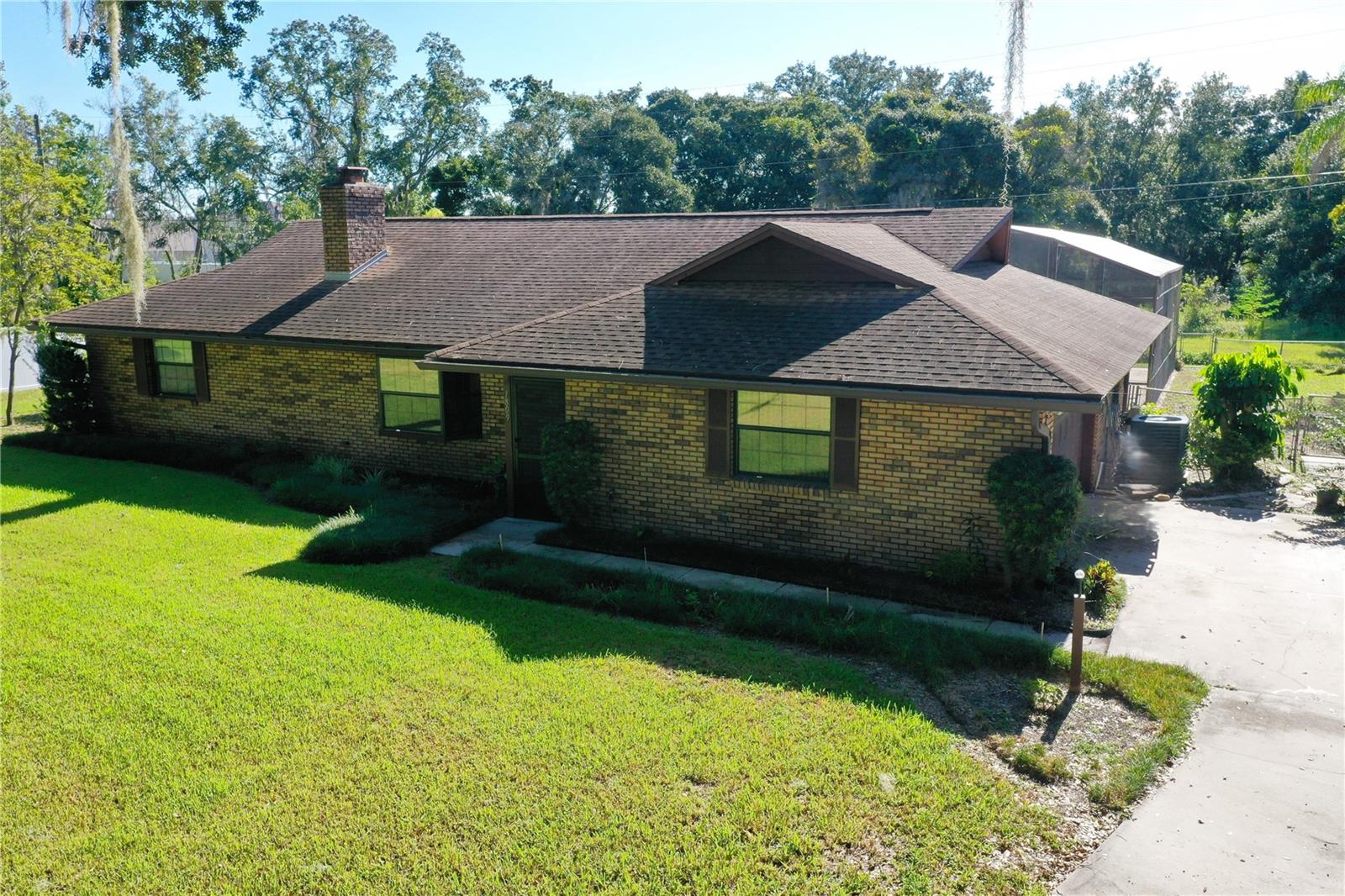 1809 King Edward Dr Property Photo 1