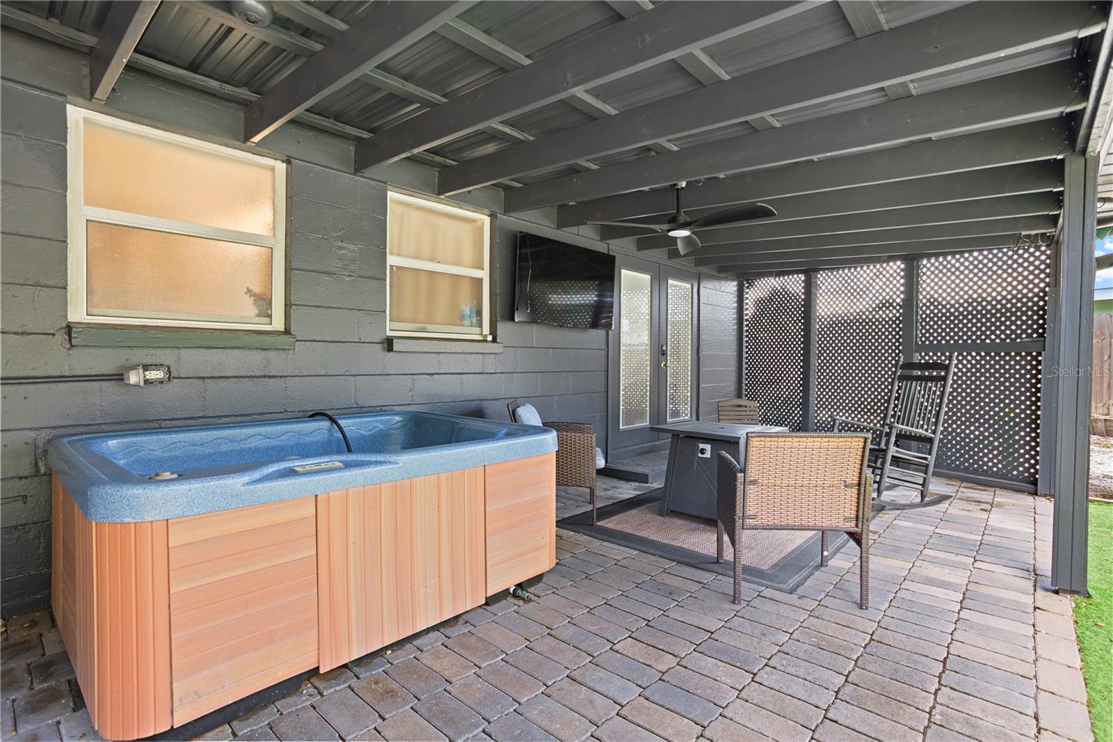 6809 Willoughby Ln Property Photo 27