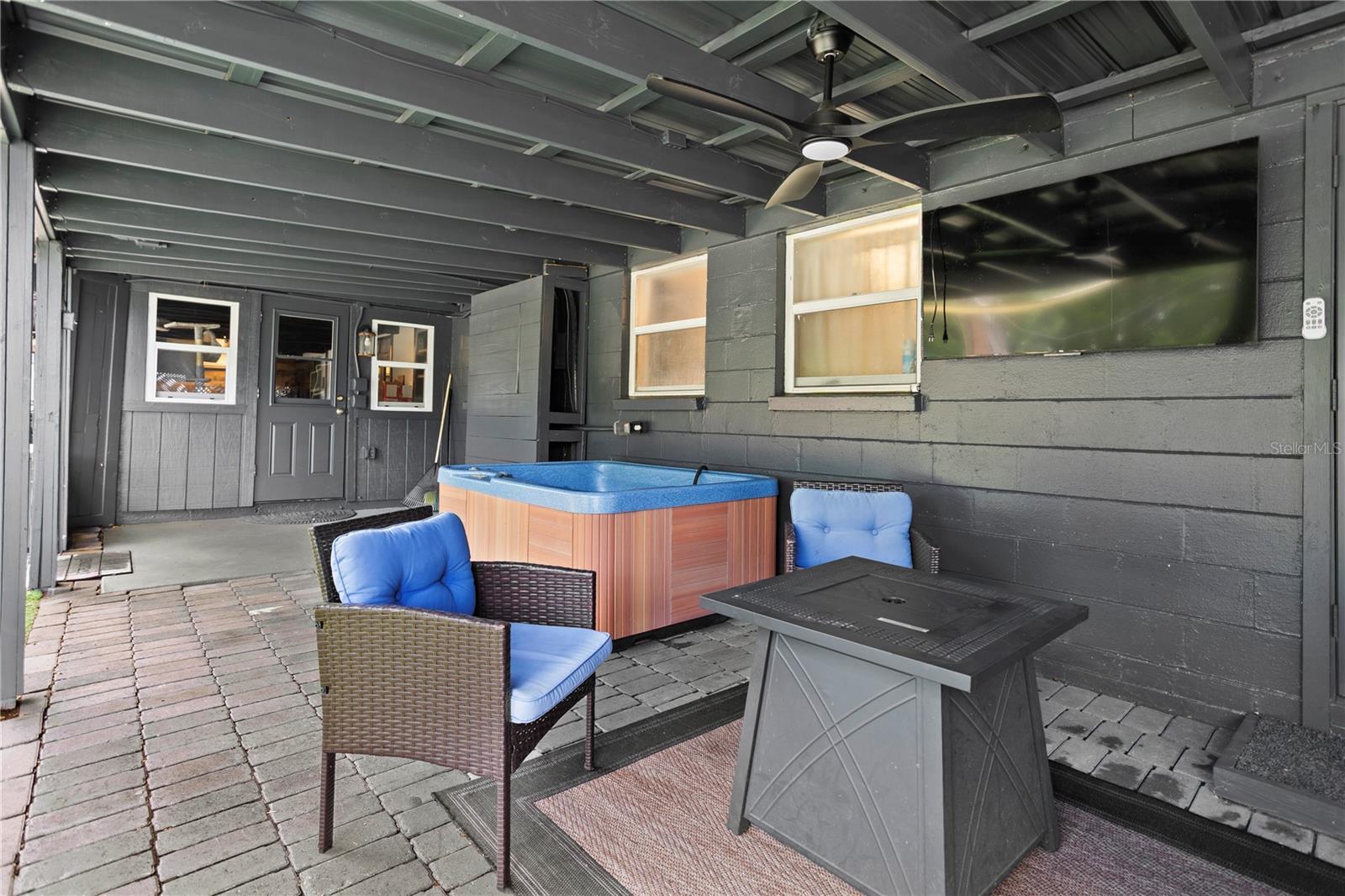 6809 Willoughby Ln Property Photo 28