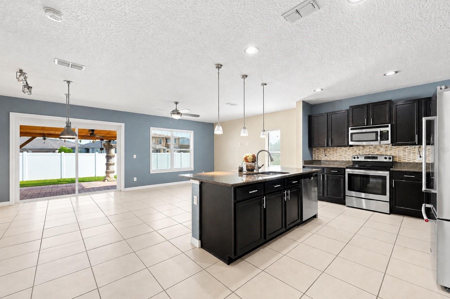 3551 Saxony Ln Property Photo 4