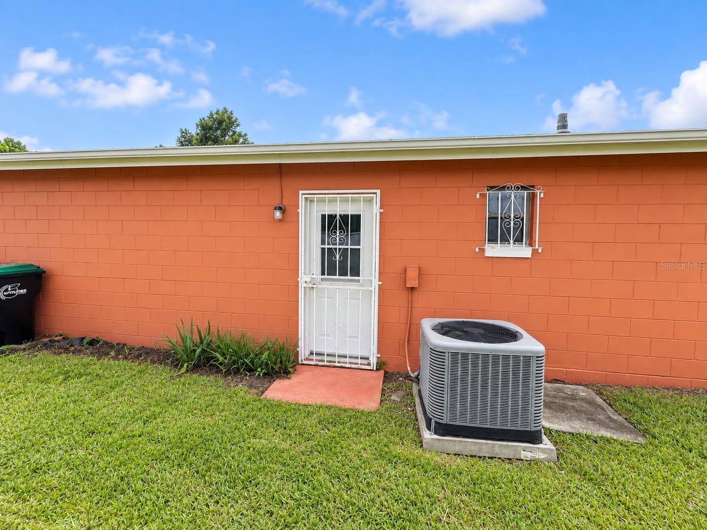 4068 Castlegate Dr Property Photo 4
