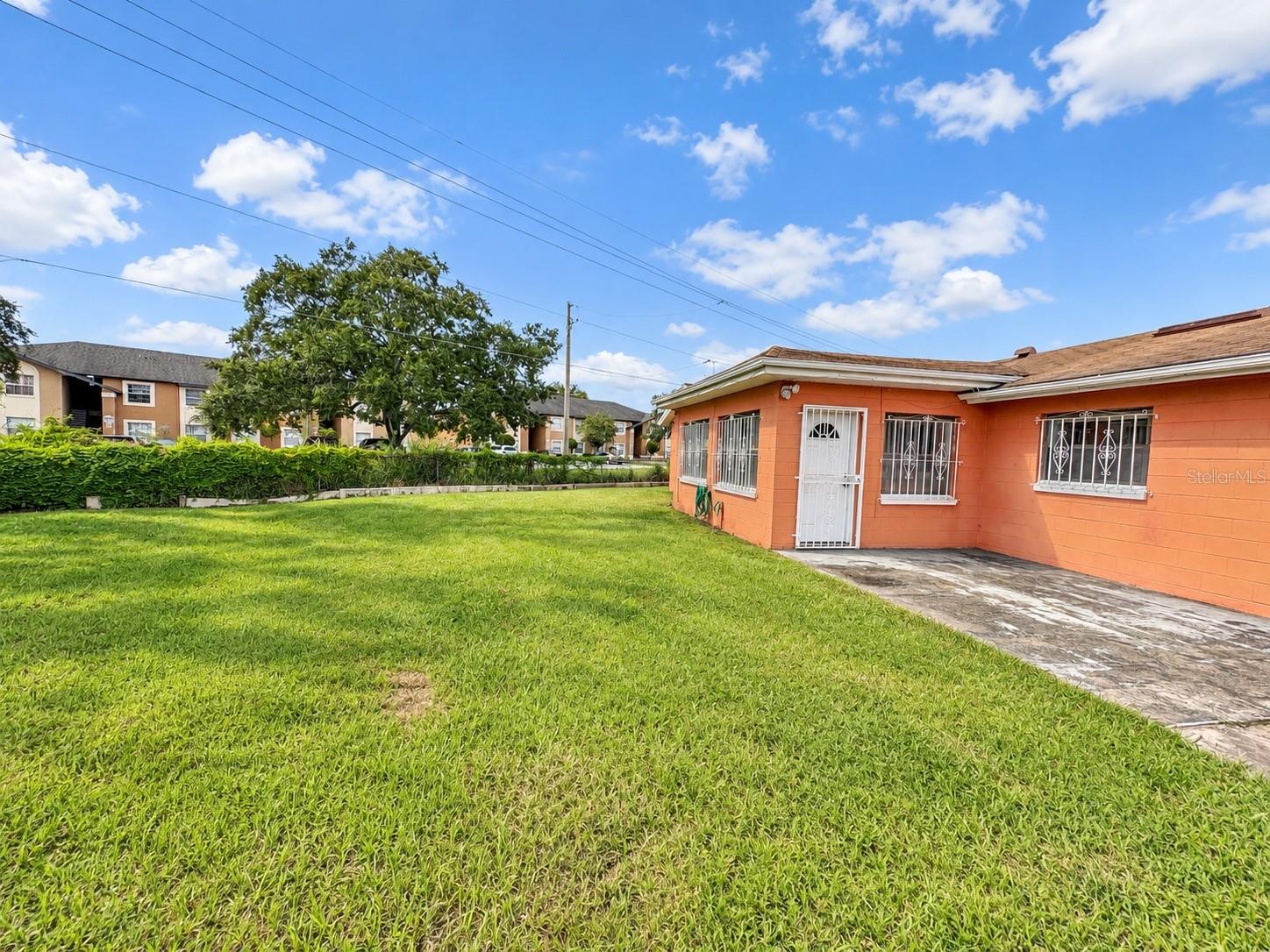 4068 Castlegate Dr Property Photo 5
