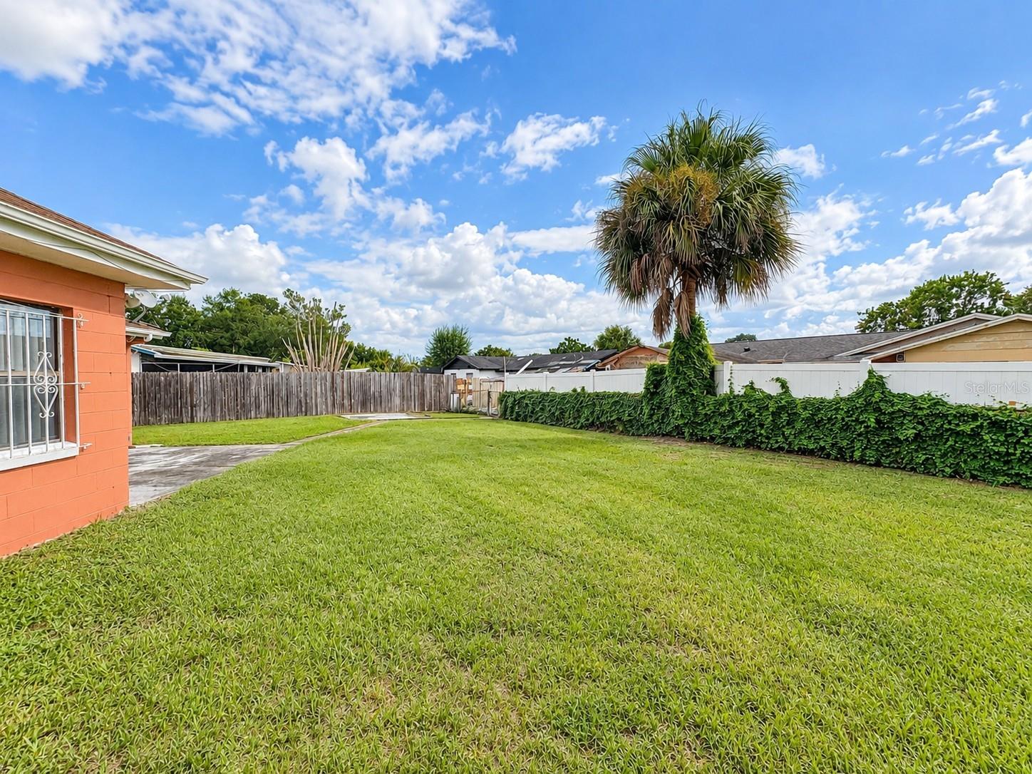 4068 Castlegate Dr Property Photo 6