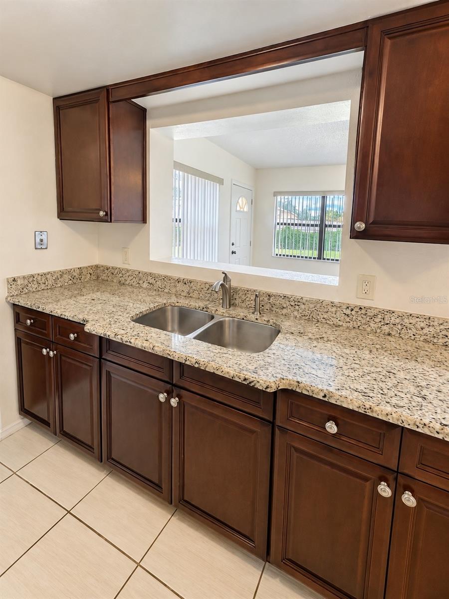 4068 Castlegate Dr Property Photo 10