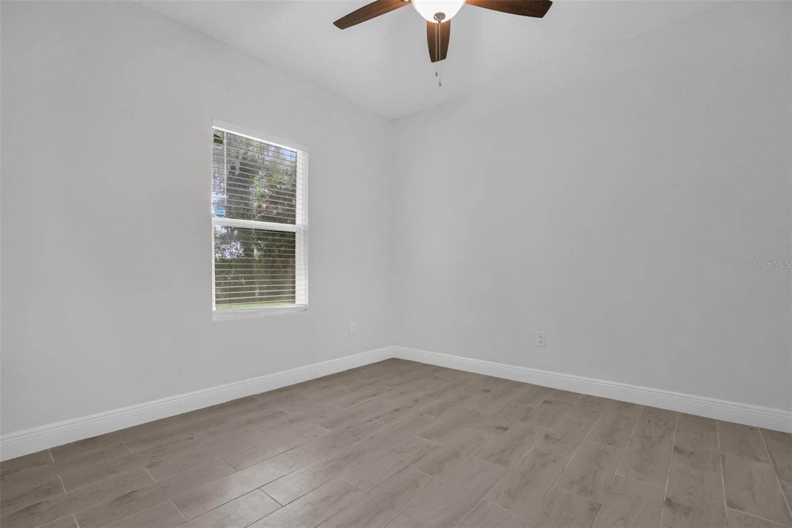 430 W Walts Ave Property Photo 18
