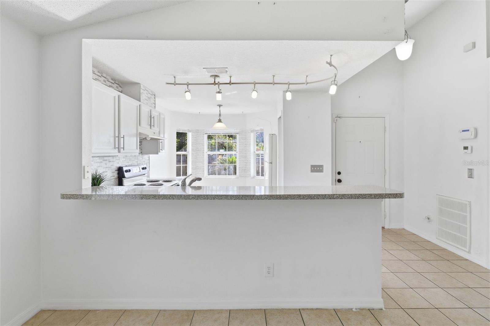 6100 Lee Lan Dr Property Photo 3