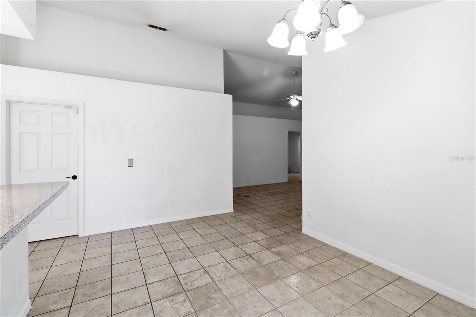 6100 Lee Lan Dr Property Photo 9