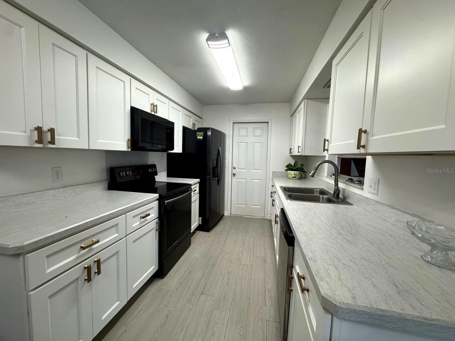 1636 Juno Trl Property Photo 4