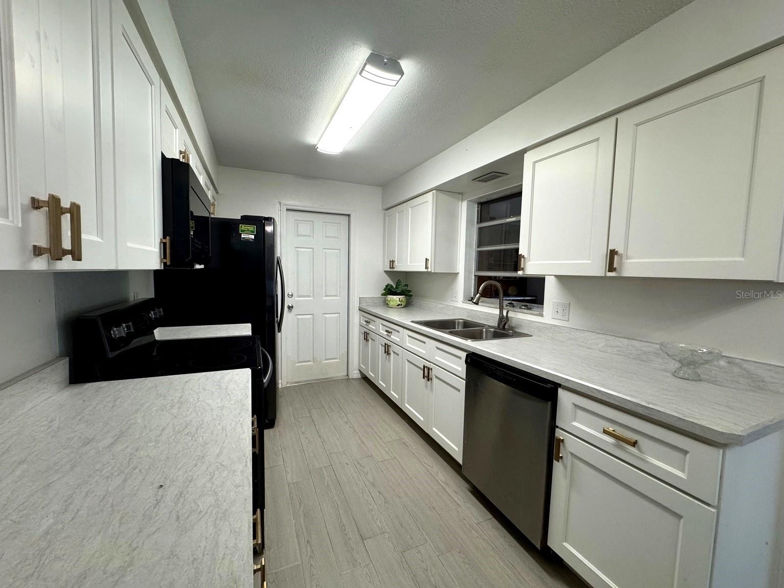 1636 Juno Trl Property Photo 7