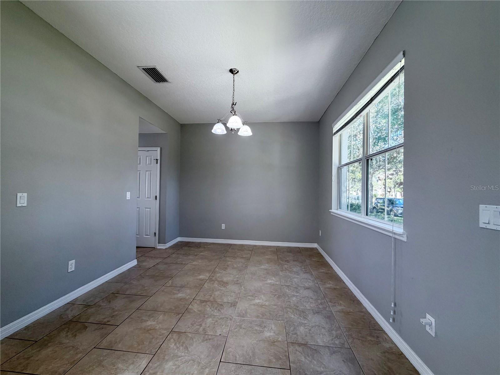 O6437707 Property Photo 7