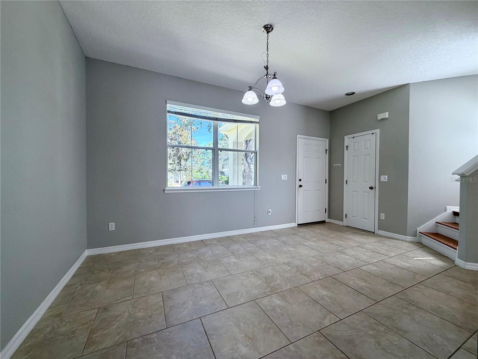 O6437707 Property Photo 8