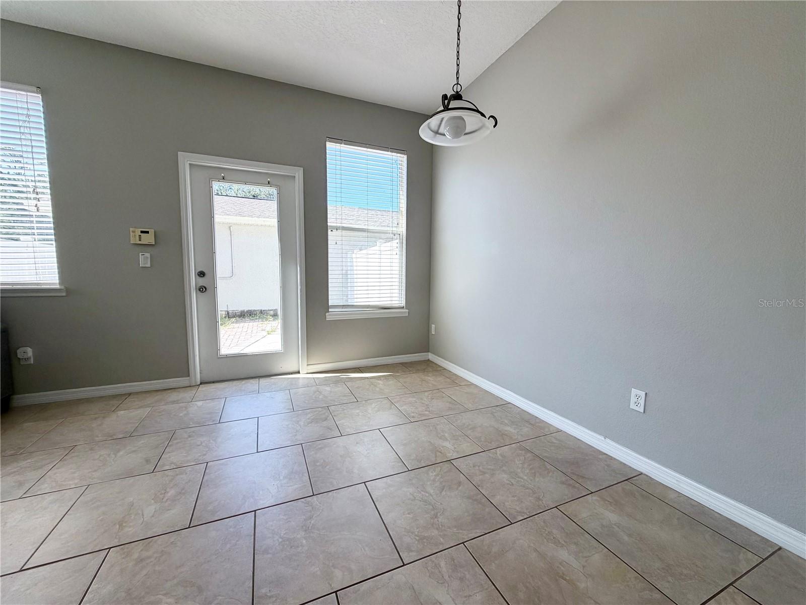 O6437707 Property Photo 12