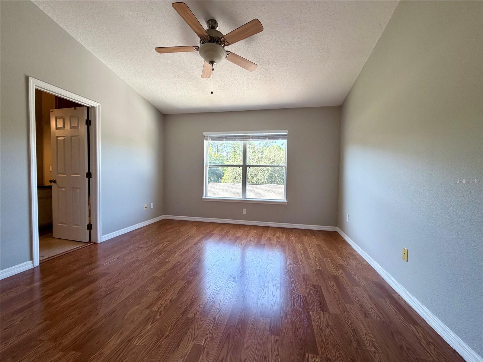 O6437707 Property Photo 18