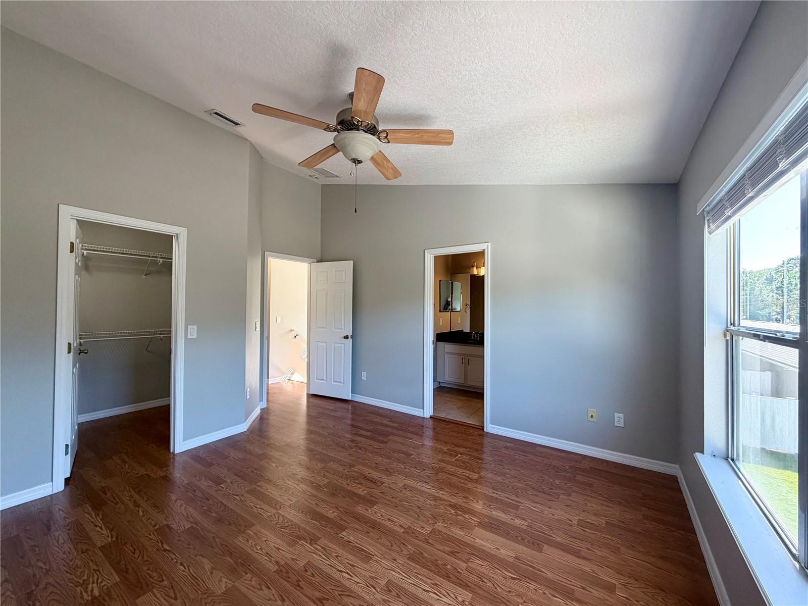 O6437707 Property Photo 19