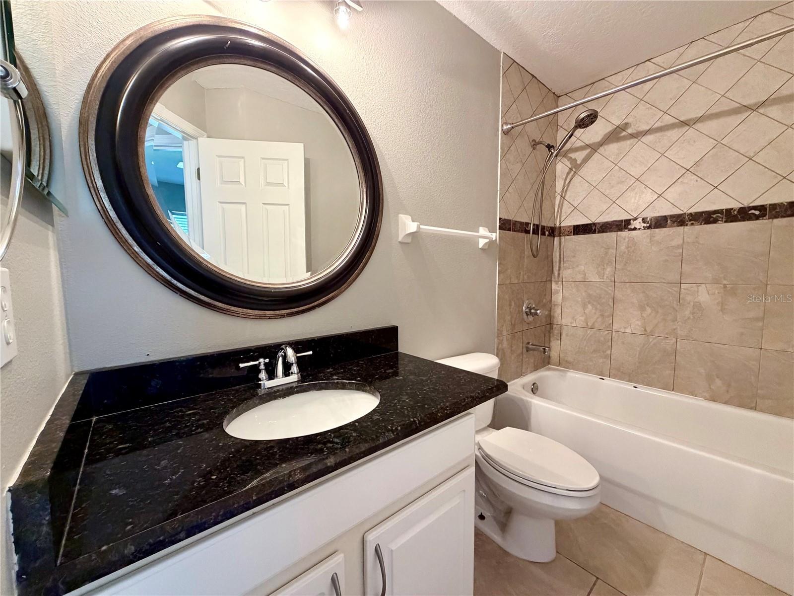 O6437707 Property Photo 23