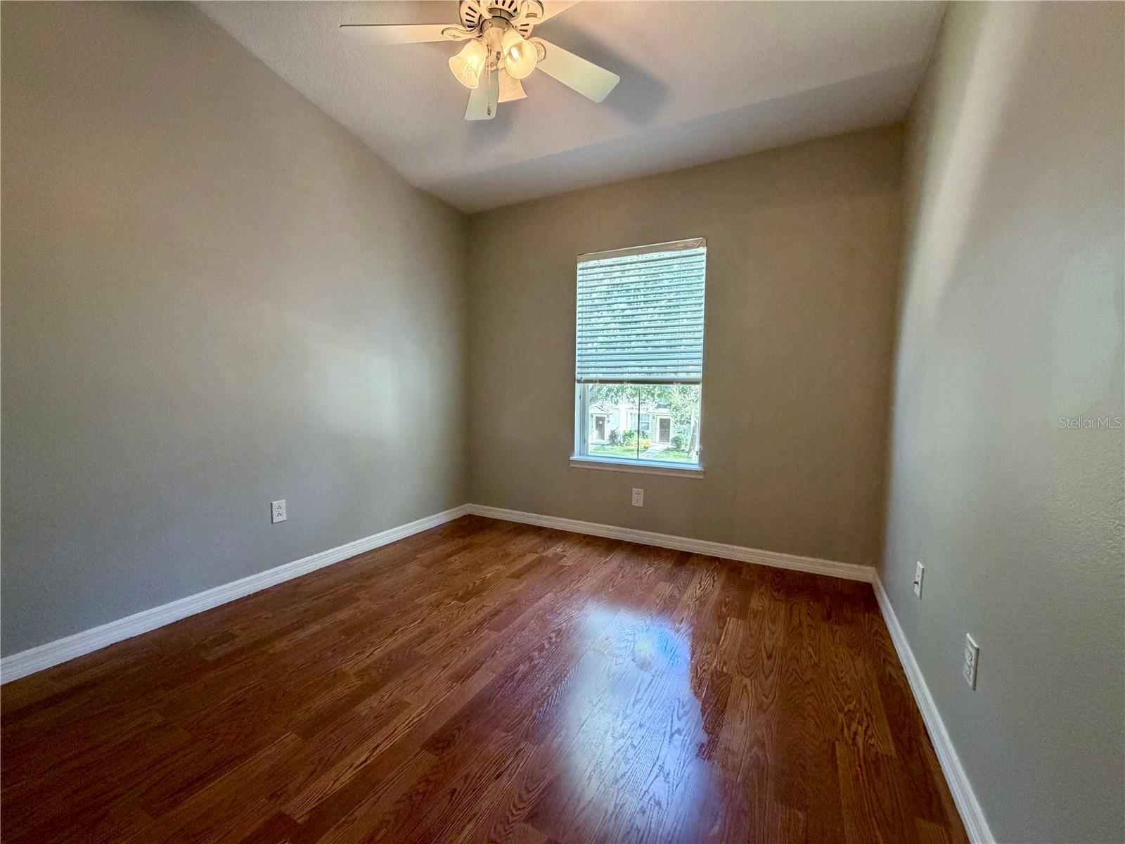 O6437707 Property Photo 24