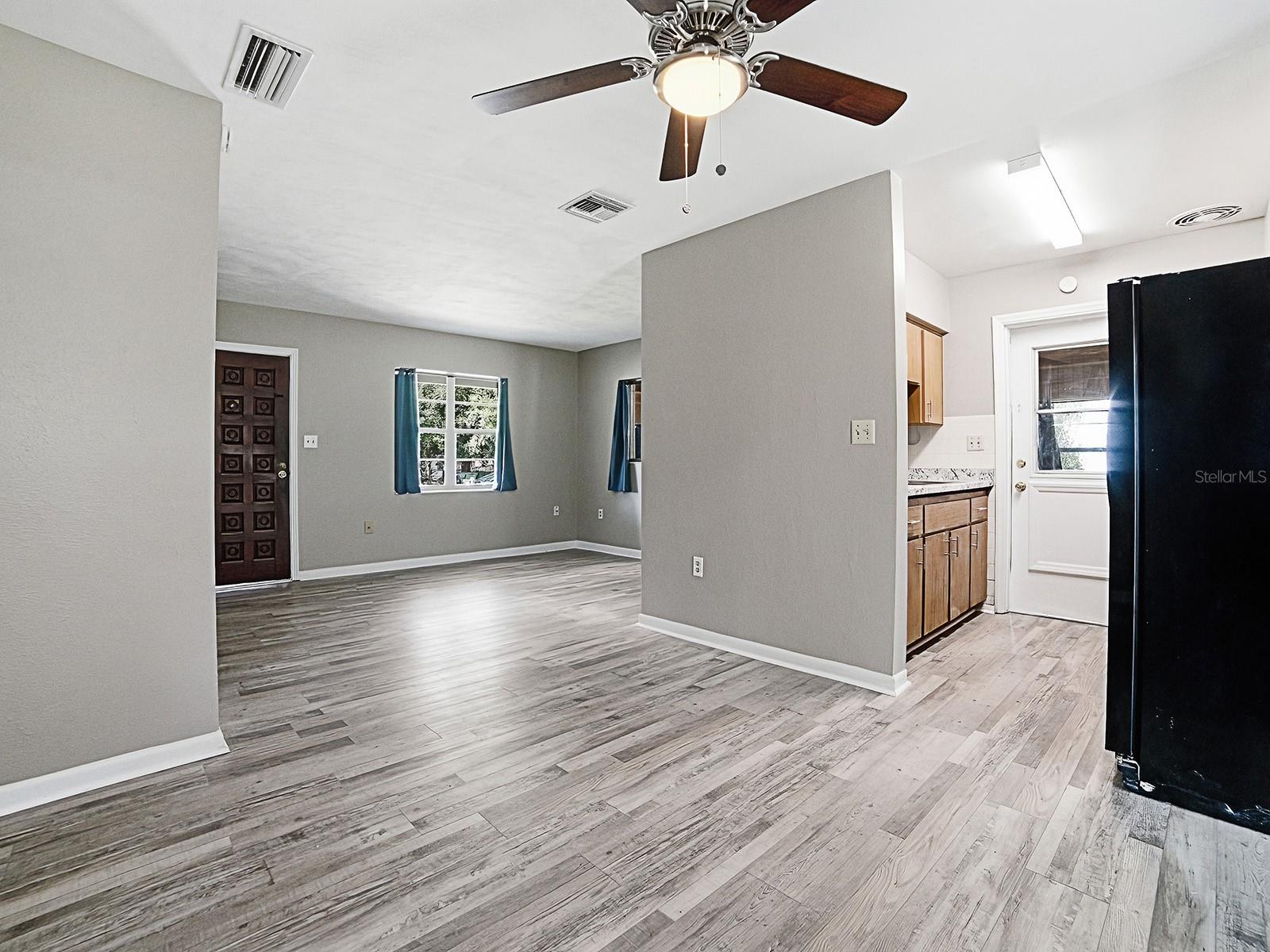 2014 Helms Ave Property Photo 8
