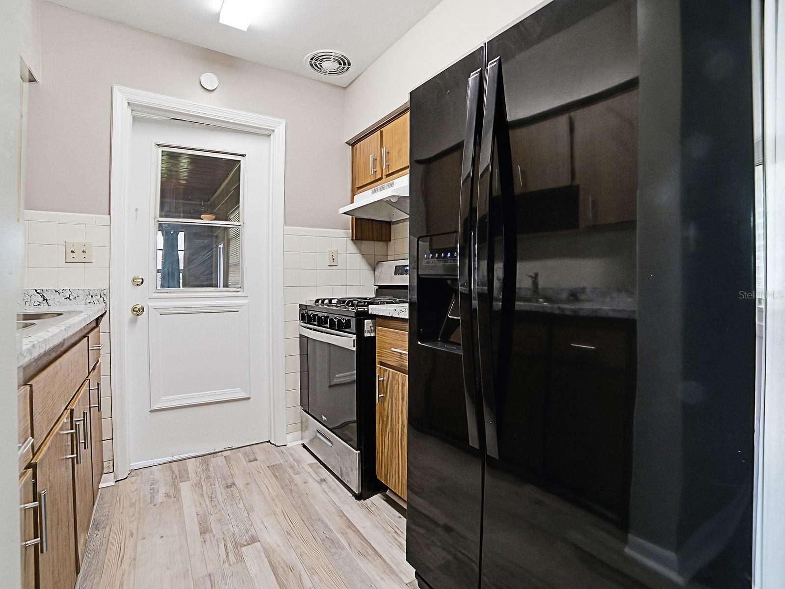 2014 Helms Ave Property Photo 9