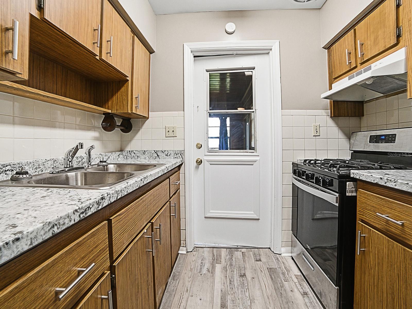 2014 Helms Ave Property Photo 10