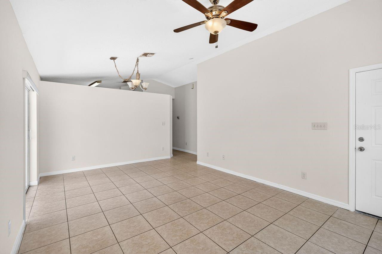 2382 Harbor Town Dr Property Photo 3