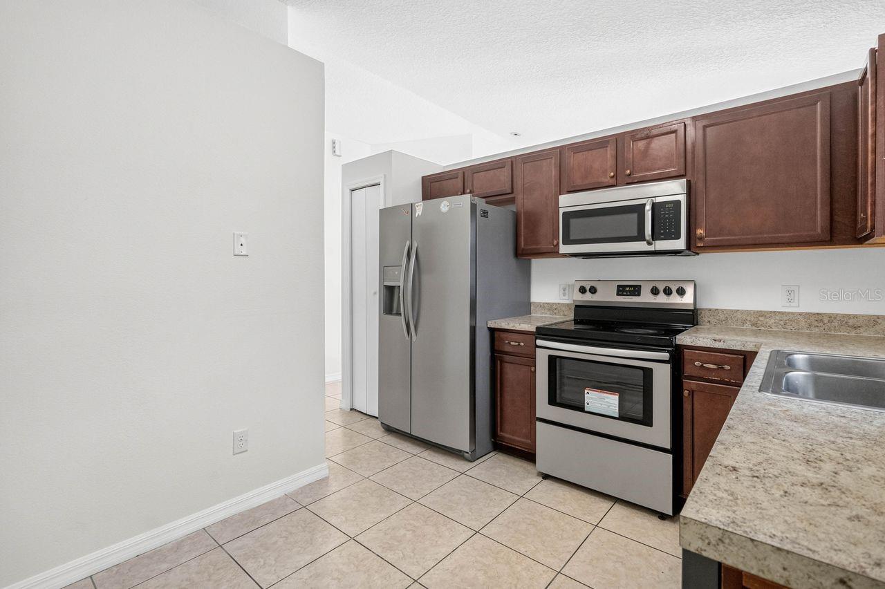 2382 Harbor Town Dr Property Photo 5