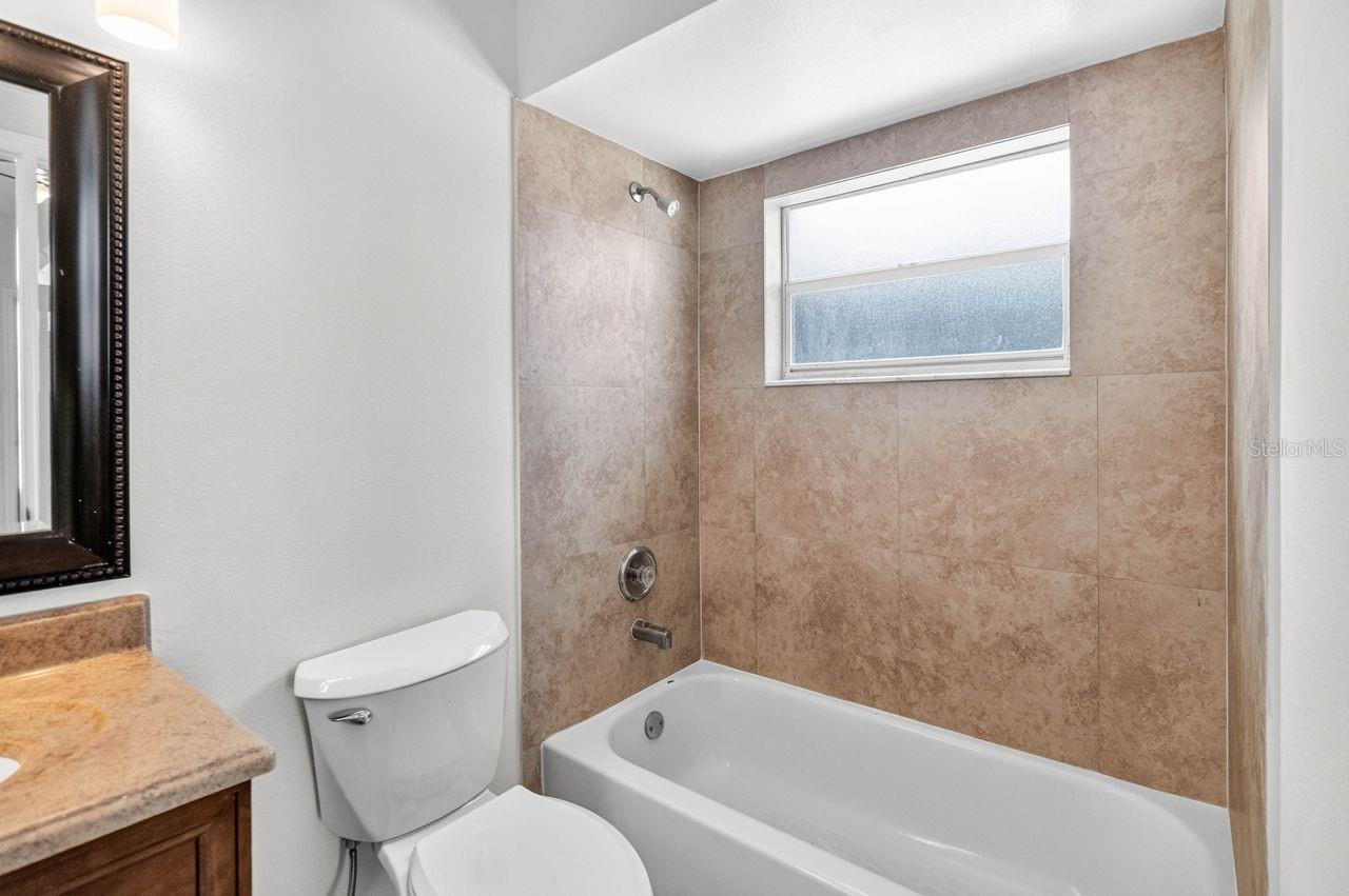 2382 Harbor Town Dr Property Photo 12