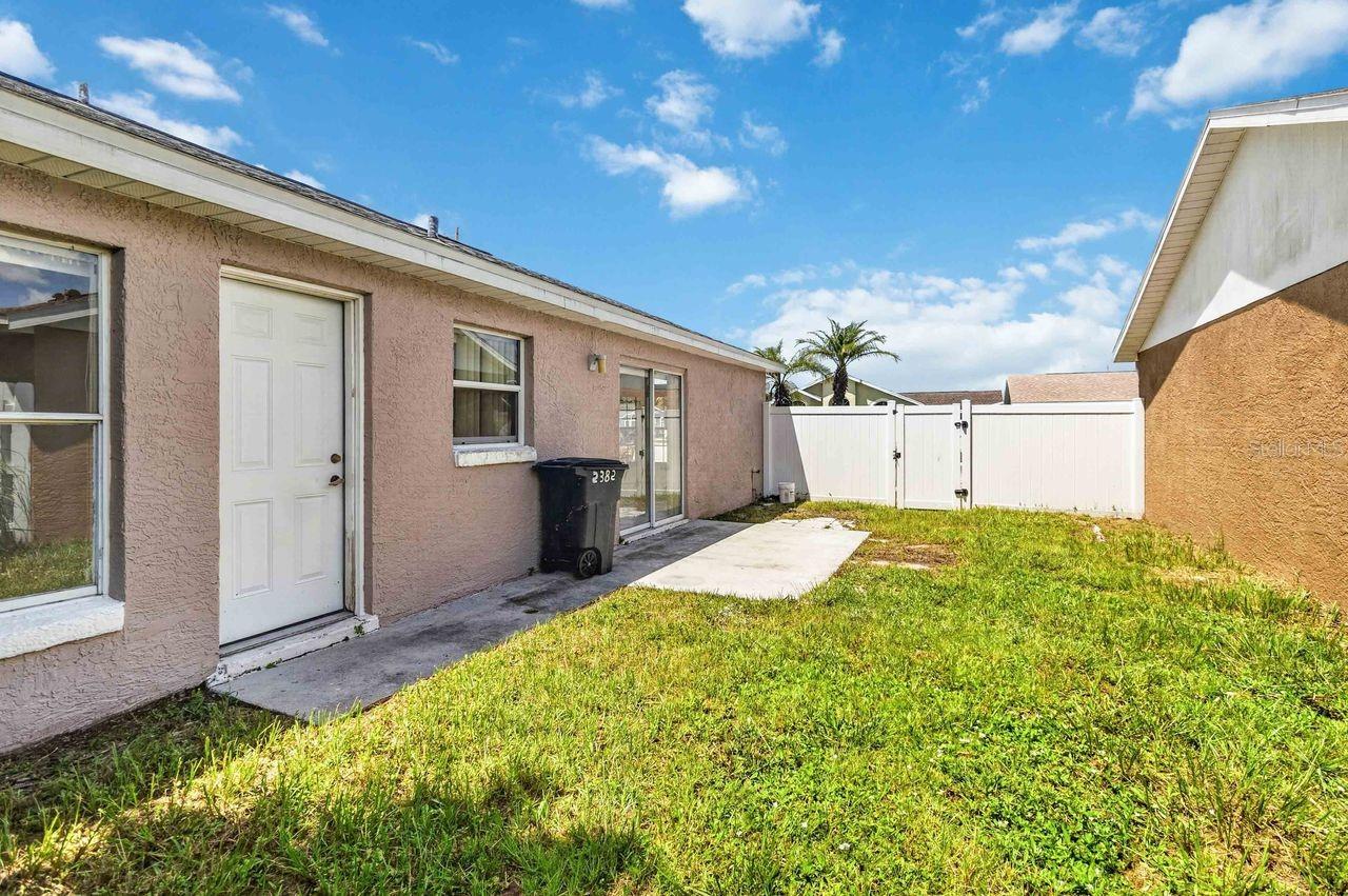 2382 Harbor Town Dr Property Photo 21