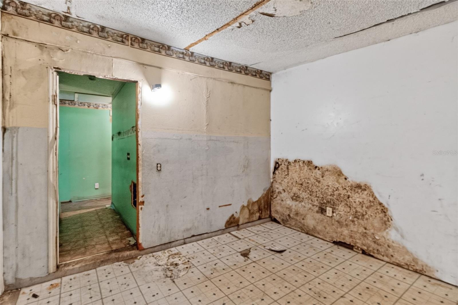 1301 W 11th St Property Photo 13
