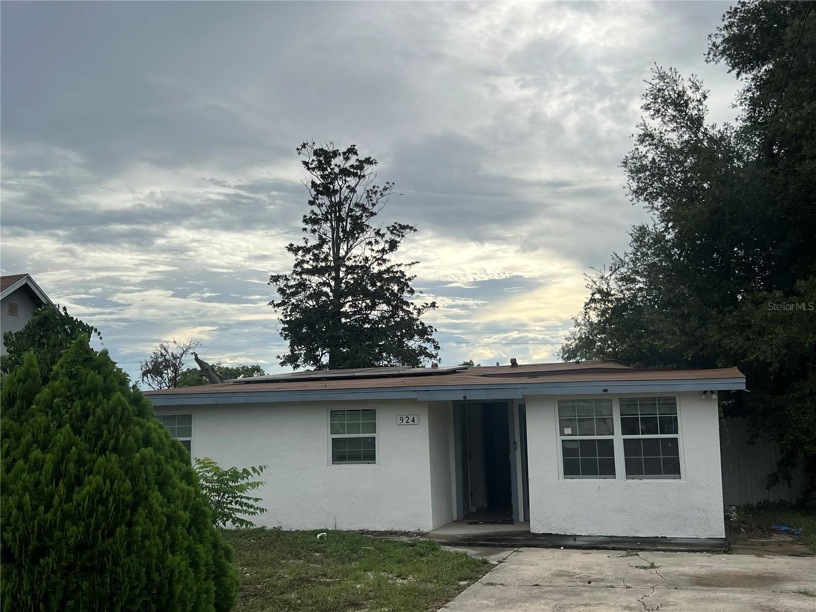 924 Ferndell Rd Property Photo 1