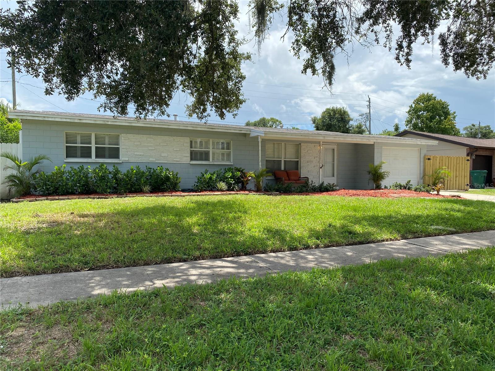 2111 Michigan Ave Property Photo 1