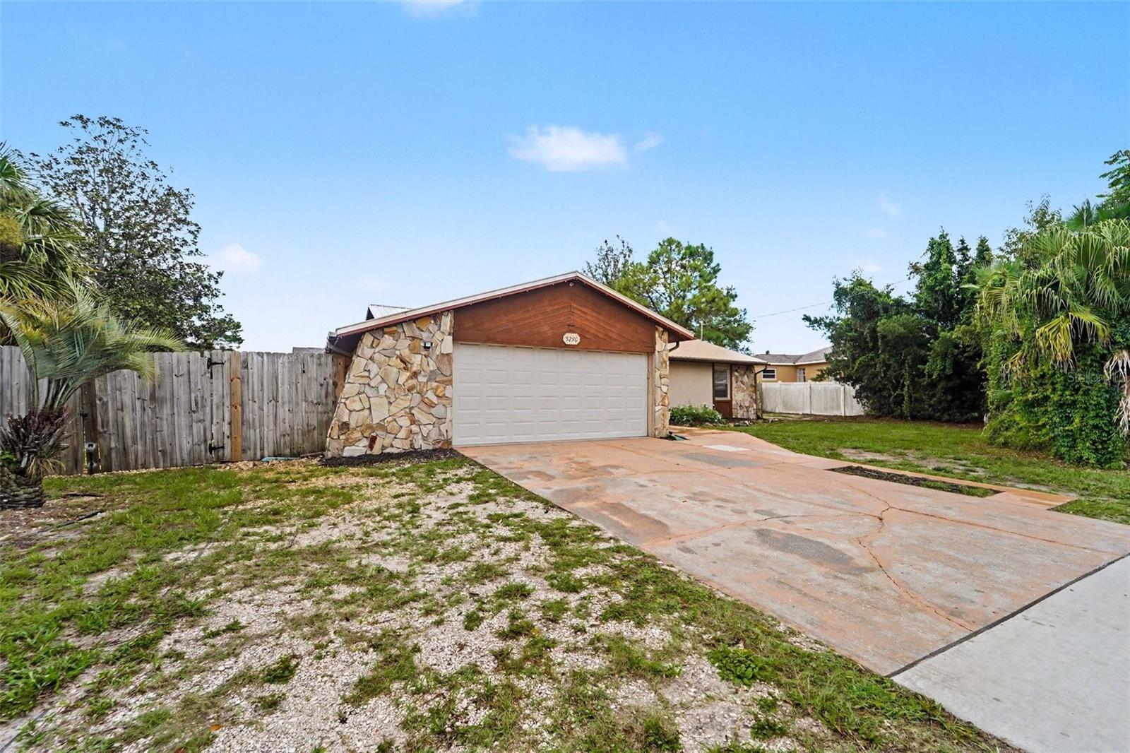 5296 Freeport Dr Property Photo 3