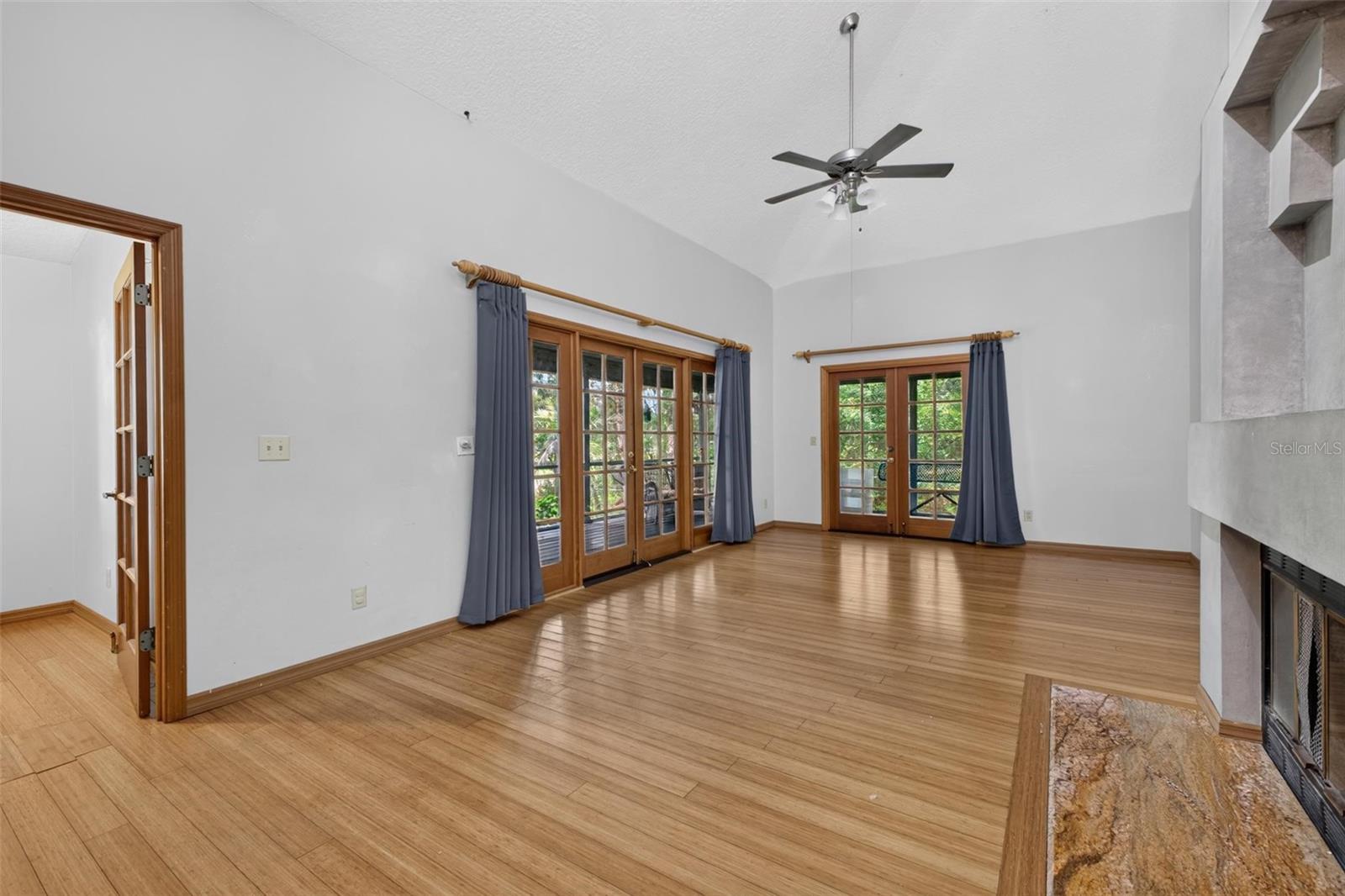 25717 Troon Ave Property Photo 6