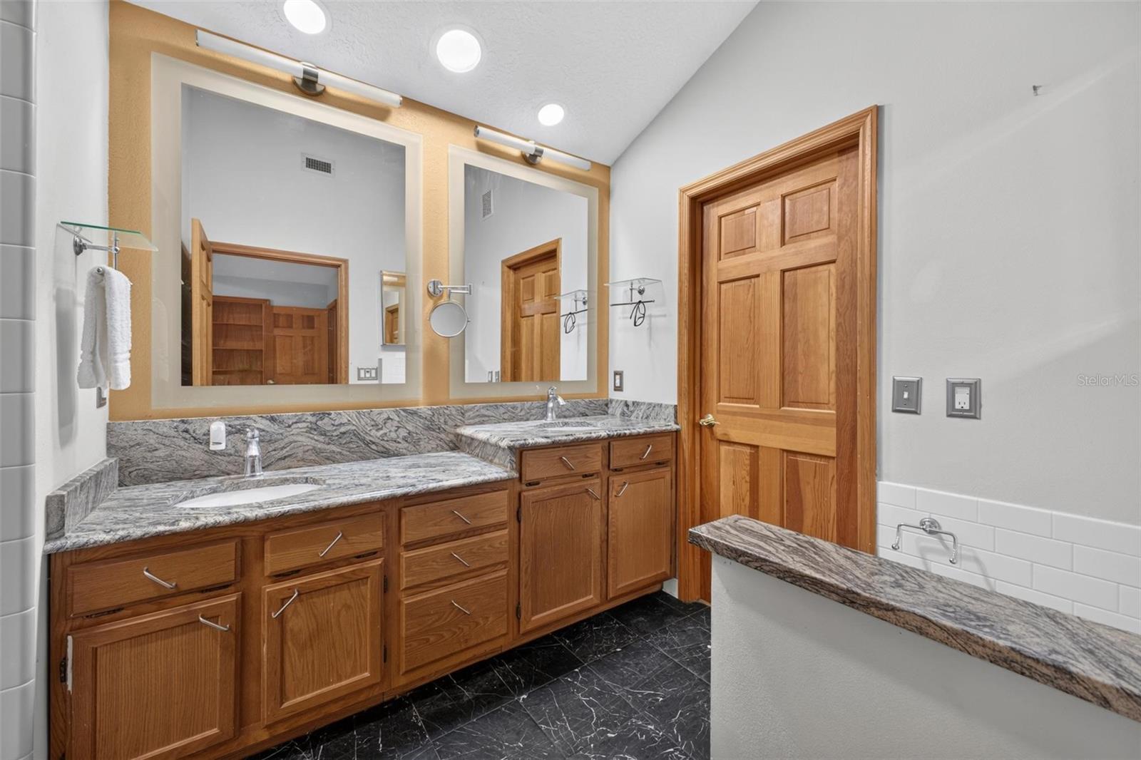 25717 Troon Ave Property Photo 17