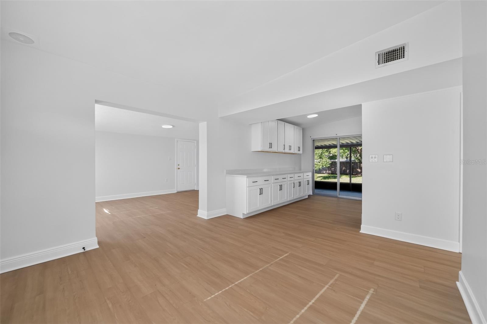 1606 Foxbower Rd Property Photo 2