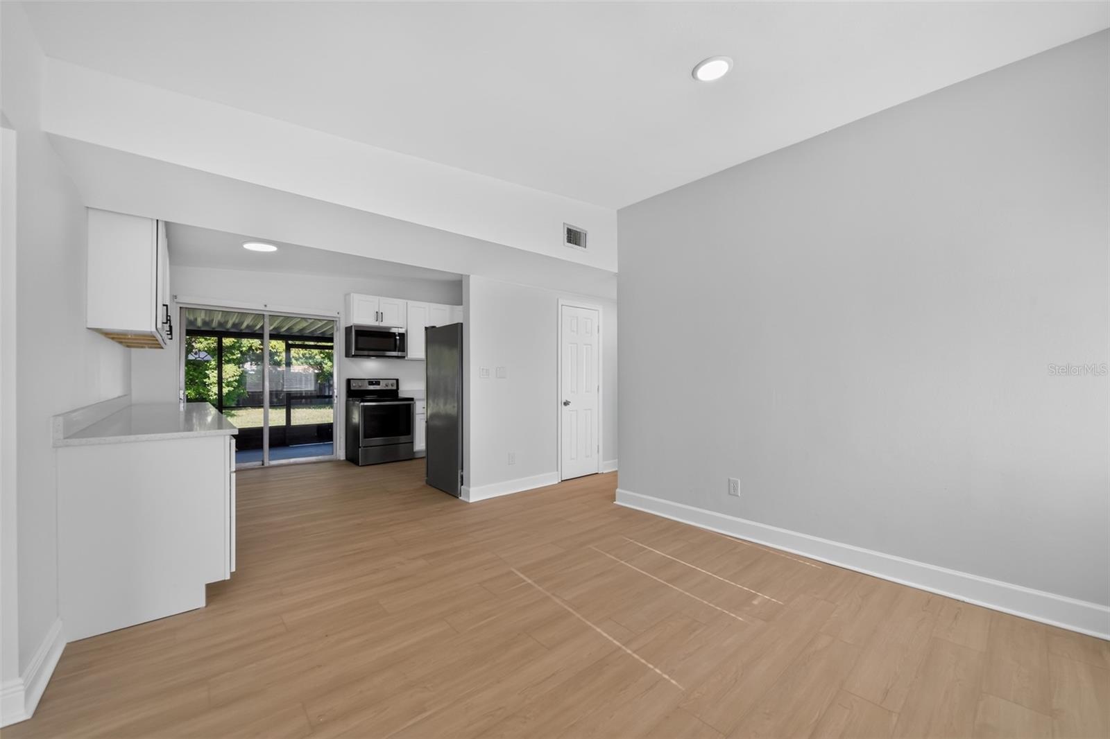 1606 Foxbower Rd Property Photo 7