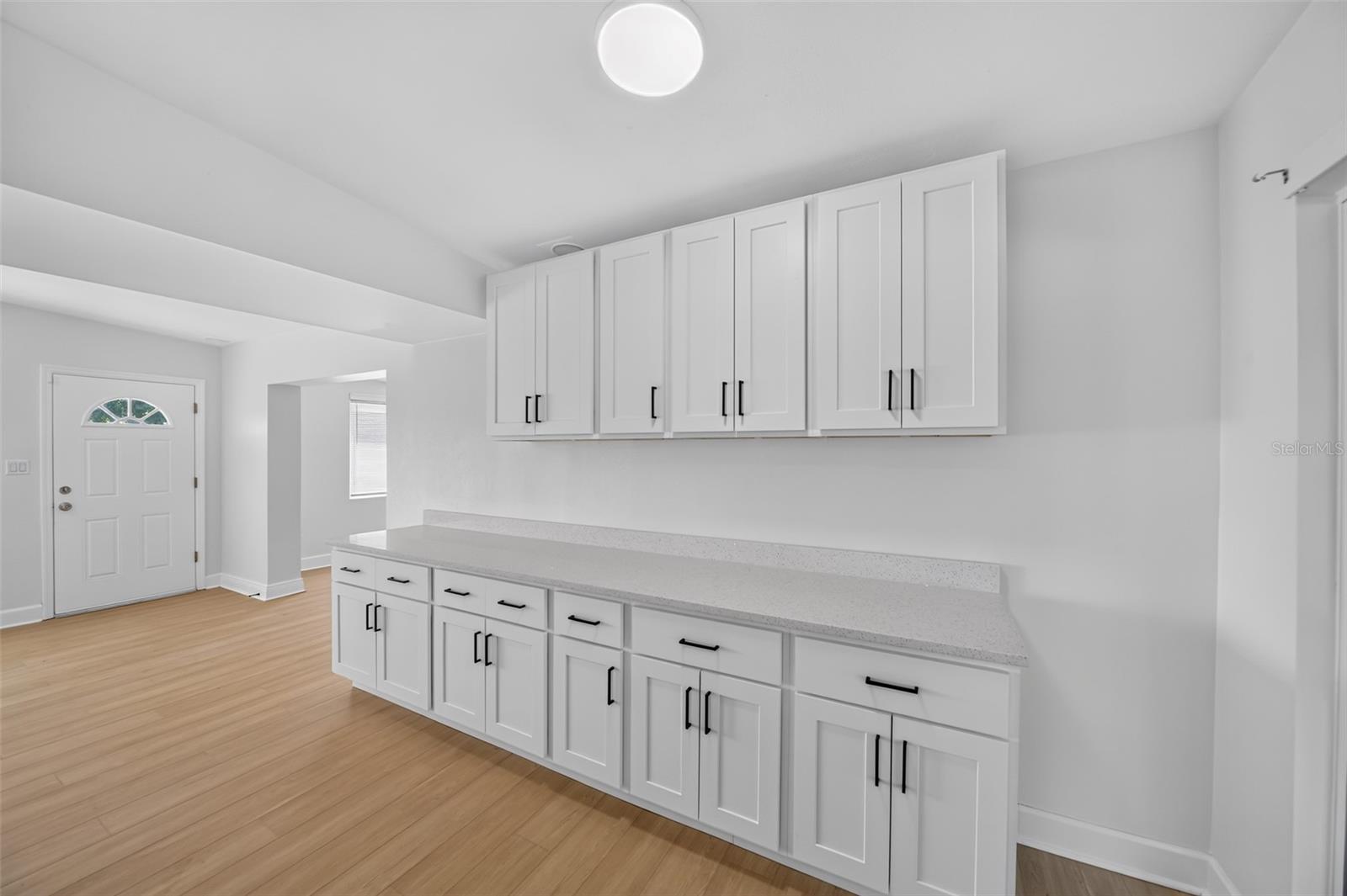 1606 Foxbower Rd Property Photo 10