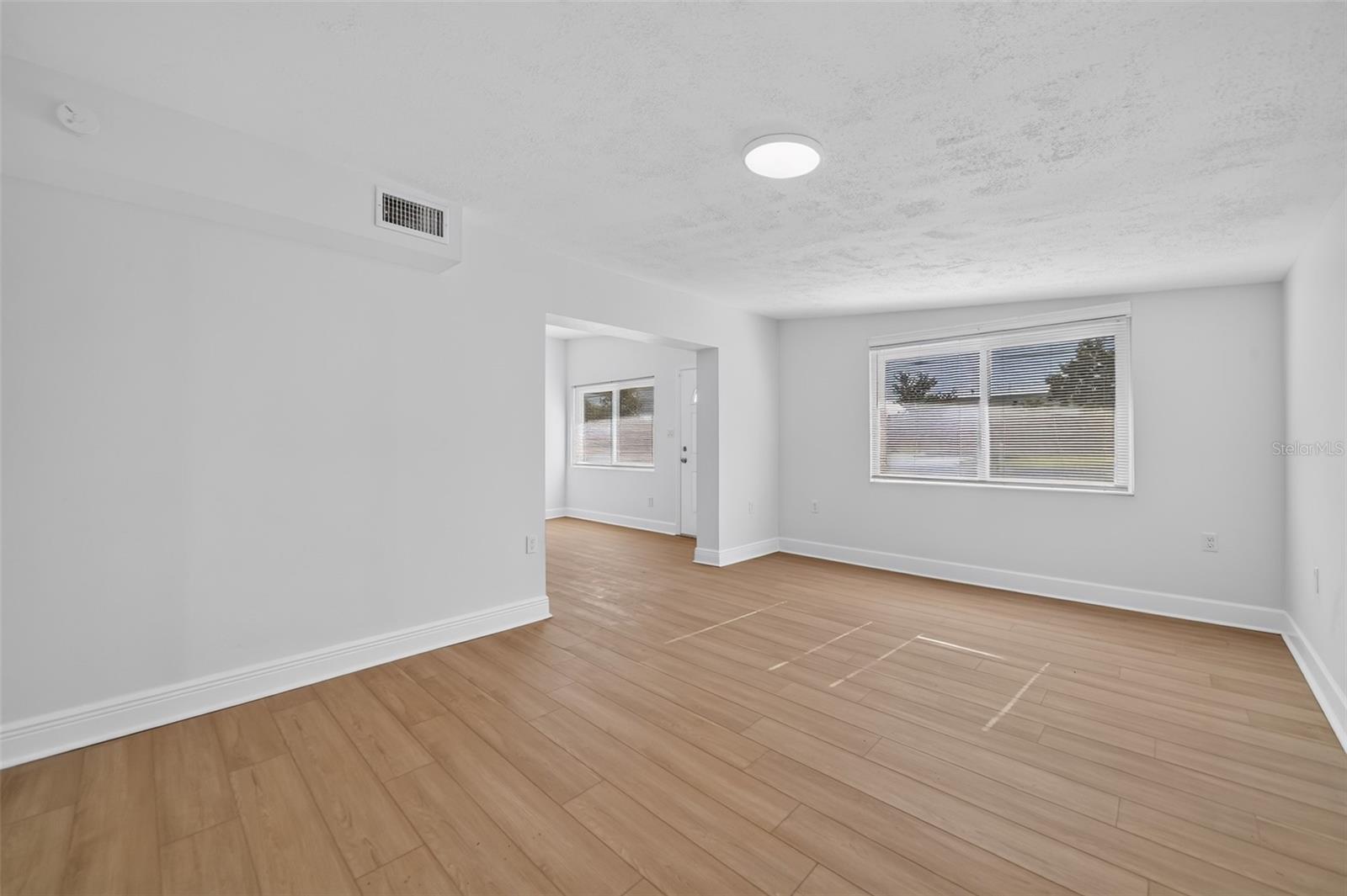 1606 Foxbower Rd Property Photo 11